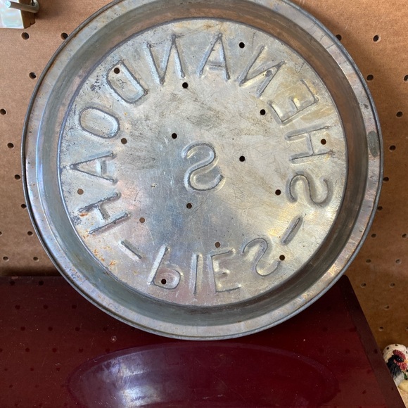 Vintage Metal Pie Pans. Set of 3. - Picture 6 of 6